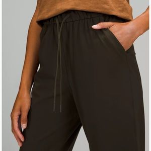 Womens Lululemon Stretch High Rise Jogger size 4. Used, like new.